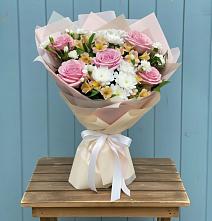 Букет цветов из:  Гвоздики, Орхидеи и Розы в Никульское
