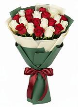 Букет Микс из красных и белых роз в Никульское