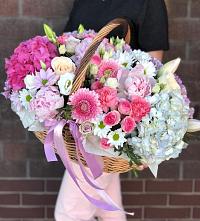 Композиция солнечный день в Никульское Цветочная композиция из Розы, Хризантемы, Пионы и Лизиантусы в корзине в Никульское