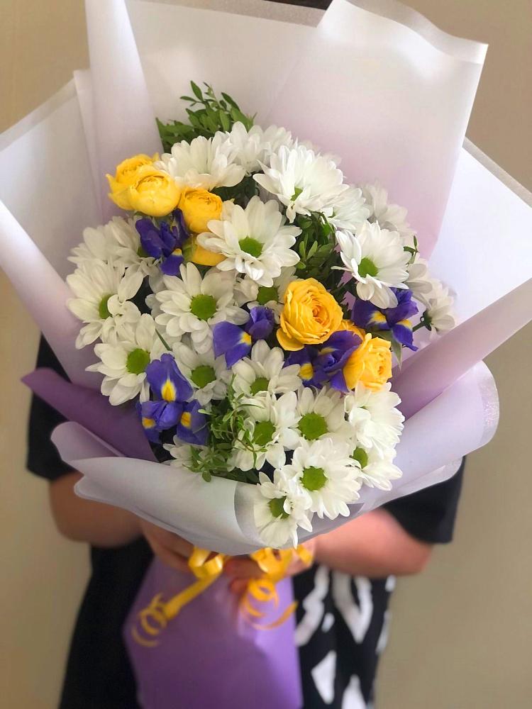 Букет цветов из: Ирисы, Хризантемы и Розы в Никульское
