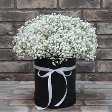 Цветочная композиция из Гипсофила в шляпной коробке в Никульское