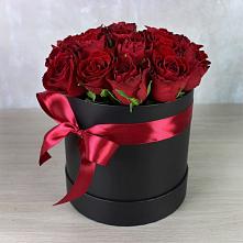 Цветочная композиция из Розы в шляпной коробке в Никульское