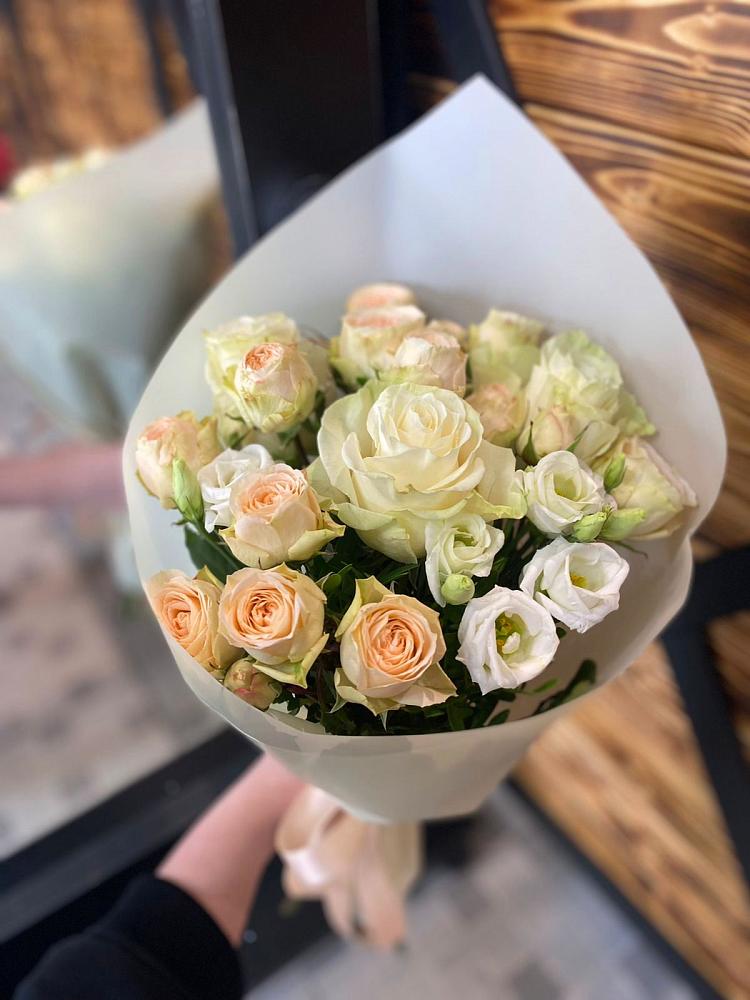 Букет цветов из: Розы и Лизиантусы в Никульское